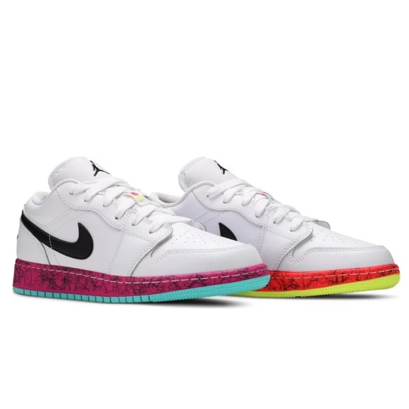 Air Jordan 1 Low GS Multi Color. Size 5. - Picture 1 of 12